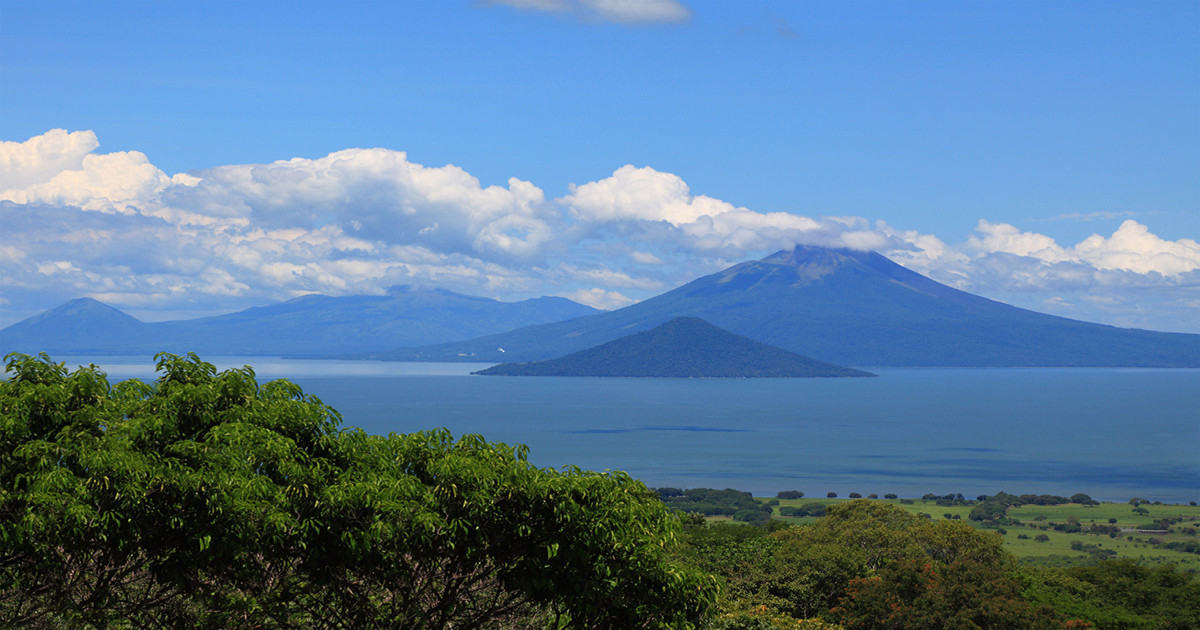 momotombo, volcan, lago xolotlan