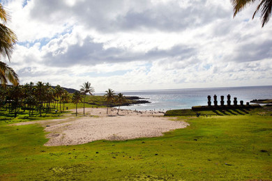 Playa Anakena y Cantera de los Moais
