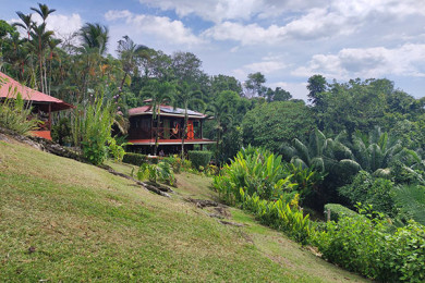 Las Caletas Lodge